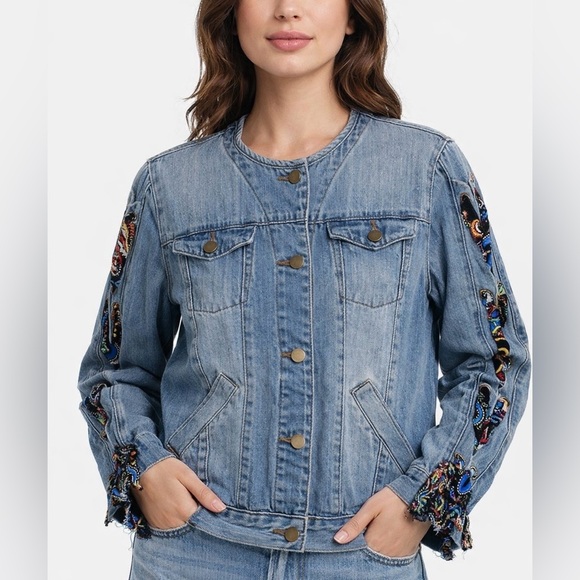 easel Jackets & Blazers - Easel NWOT Women’s Light Wash Denim Jacket, Long Sleeves, Size Small. Button Up